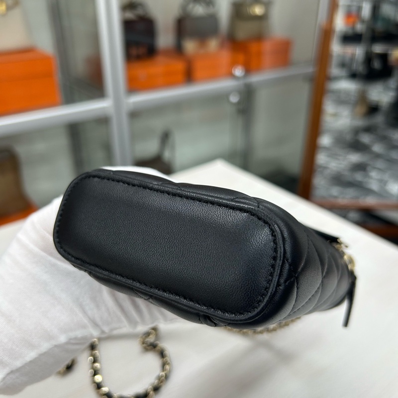 Chanel 黑金手柄款手機包 鐳射31開 內袋有鏡子 尺寸約18*10.5*5,附件塵袋-5