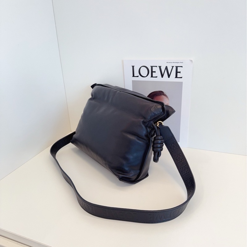 【99新🆕】 Loewe 新款 Flamenco 黑銀 泡芙全皮福袋 斜挎包 單肩包寬肩帶-2