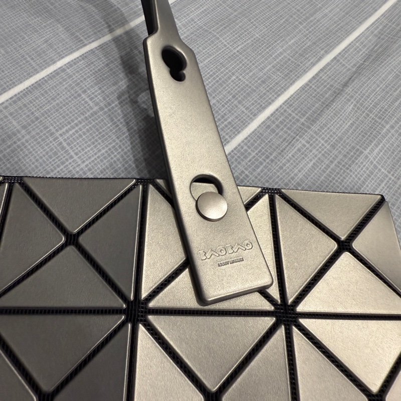 Baobao ISSEY MIYAKE 三宅一生 6X6 金屬光 雙色 肩背包 手提包-2