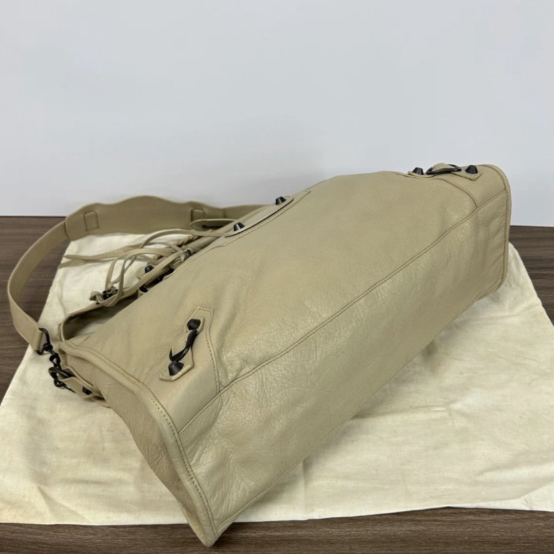 BALENCIAGA LeCity奶茶色中號機車肩背斜背包38*23*14 98新配件塵袋鏡子-2