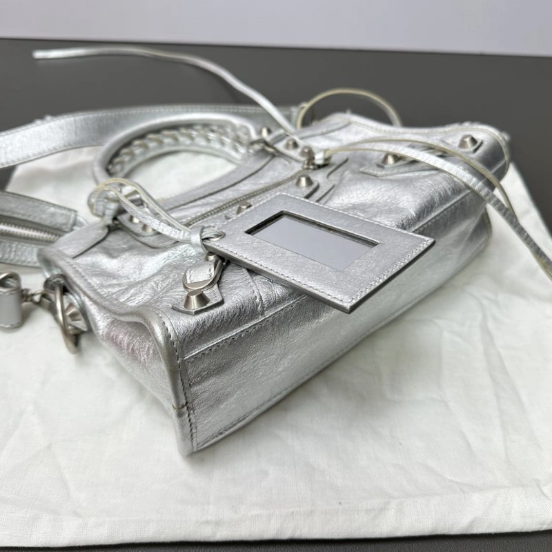 BALENCIAGA 太空銀LeCity mini機車包23*16*6 98新配件鏡子塵袋-2