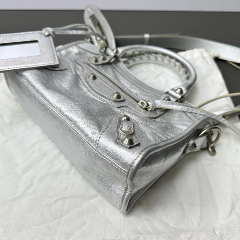 BALENCIAGA 太空銀LeCity mini機車包23*16*6 98新配件鏡子塵袋-4