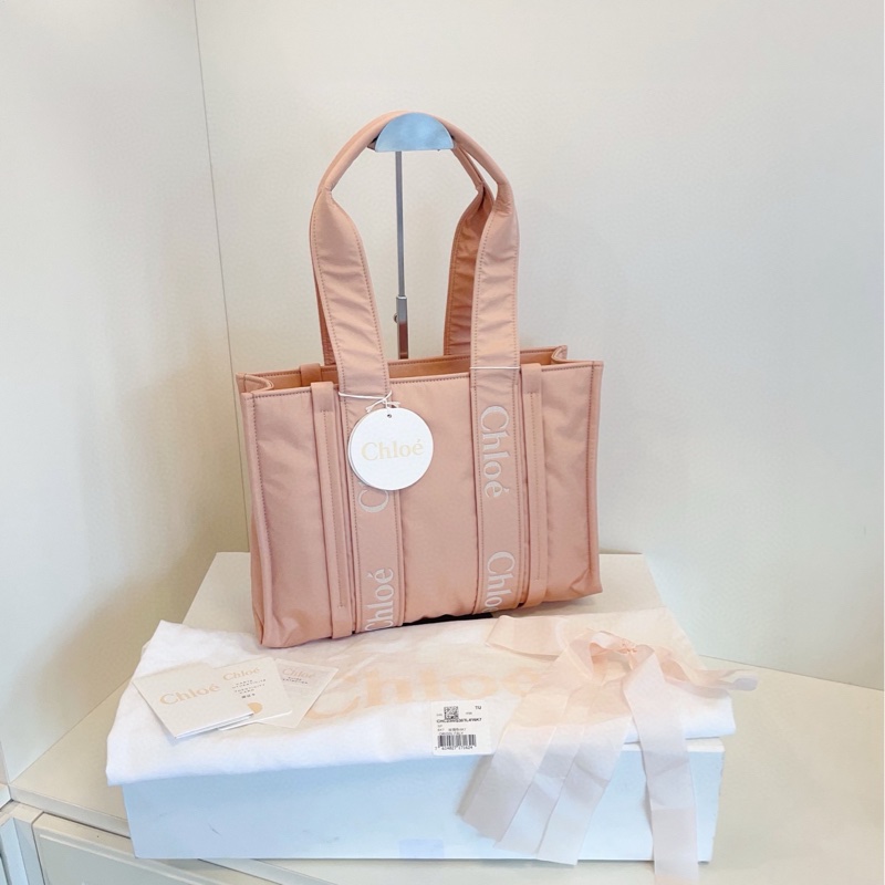 【未使用帶盒🆕】Chloe 新款尼龍Woody Tote購物袋 玫瑰粉刺繡字母 手提包-0