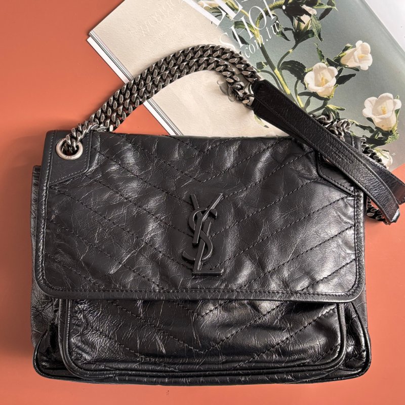::Saint Laurent:: YSL 聖羅蘭 皮革黑LOGO 霧銀鍊揉製小牛皮翻蓋斜背包 NIKI MM 中款-0