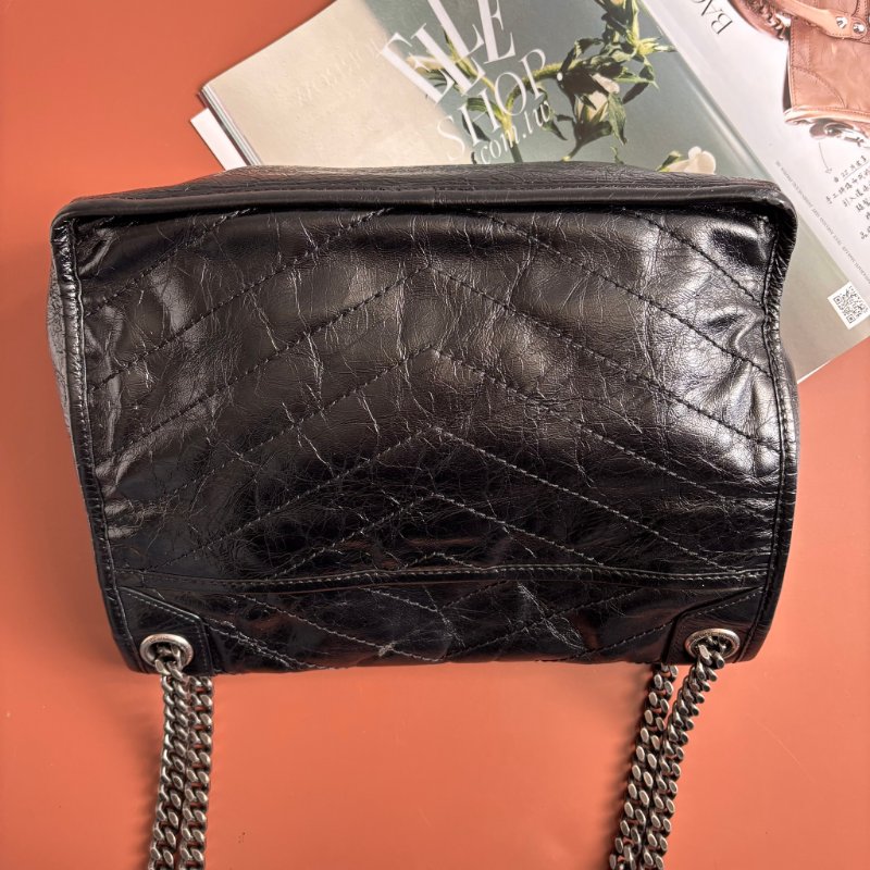 ::Saint Laurent:: YSL 聖羅蘭 皮革黑LOGO 霧銀鍊揉製小牛皮翻蓋斜背包 NIKI MM 中款-1