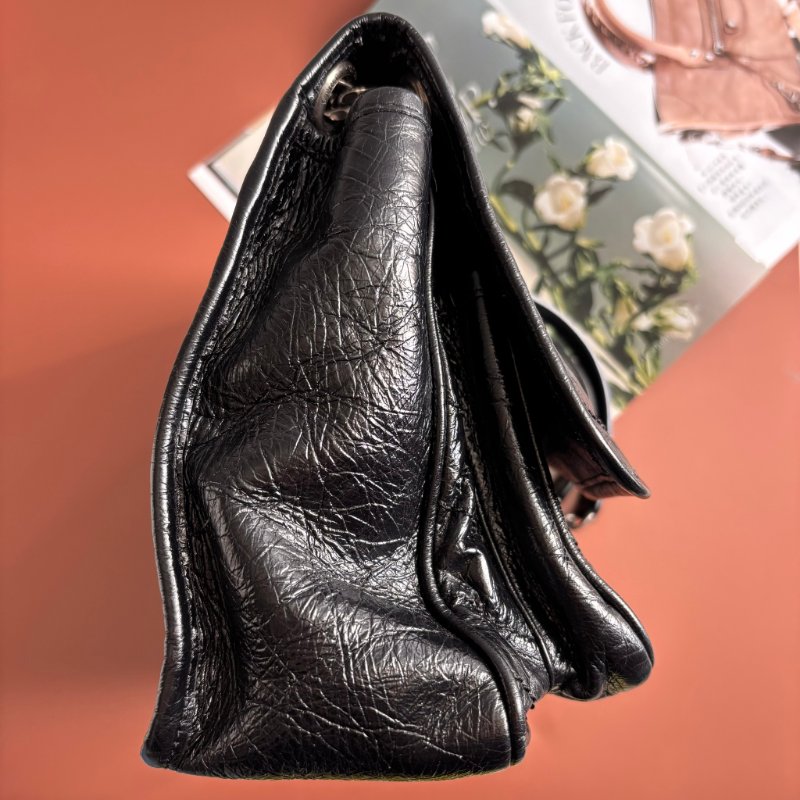 ::Saint Laurent:: YSL 聖羅蘭 皮革黑LOGO 霧銀鍊揉製小牛皮翻蓋斜背包 NIKI MM 中款-3