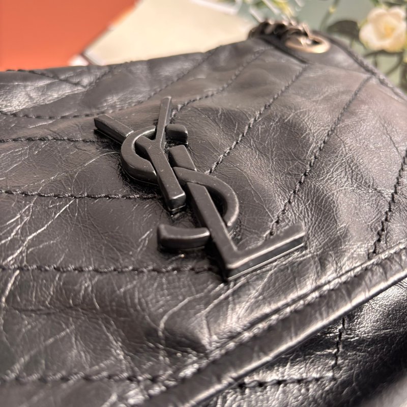 ::Saint Laurent:: YSL 聖羅蘭 皮革黑LOGO 霧銀鍊揉製小牛皮翻蓋斜背包 NIKI MM 中款-5