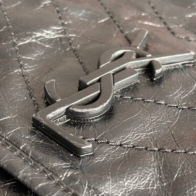 ::Saint Laurent:: YSL 聖羅蘭 皮革黑LOGO 霧銀鍊揉製小牛皮翻蓋斜背包 NIKI MM 中款-6