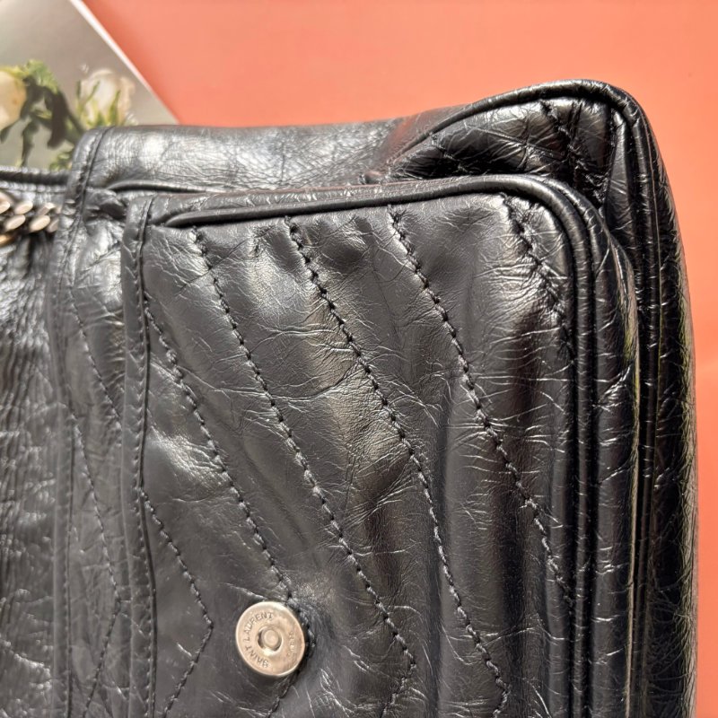 ::Saint Laurent:: YSL 聖羅蘭 皮革黑LOGO 霧銀鍊揉製小牛皮翻蓋斜背包 NIKI MM 中款-24