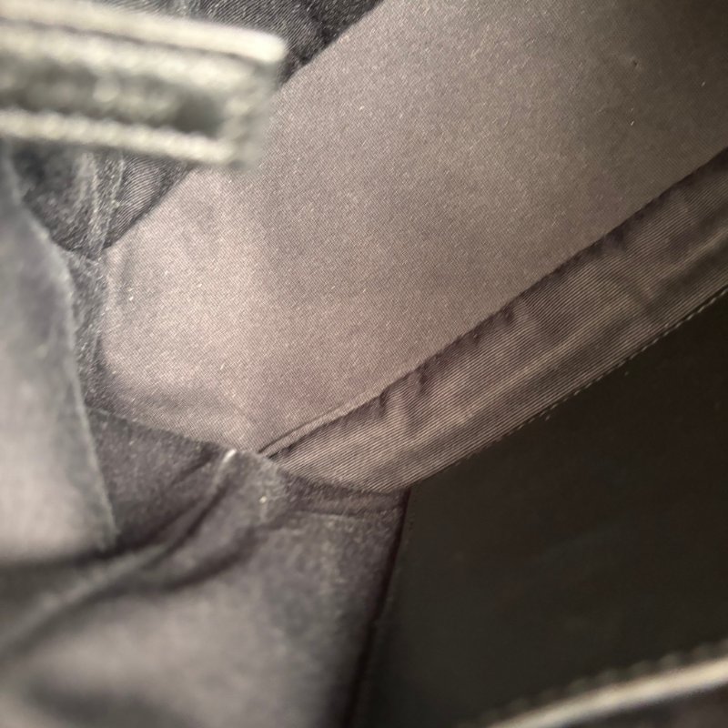 ::Saint Laurent:: YSL 聖羅蘭 皮革黑LOGO 霧銀鍊揉製小牛皮翻蓋斜背包 NIKI MM 中款-29