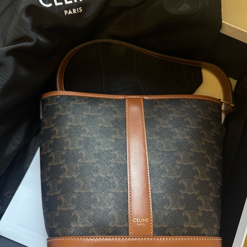 CELINE 標誌印花及牛皮革小號水桶包-6