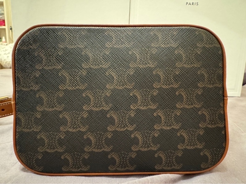 CELINE 標誌印花及牛皮革小號水桶包-8