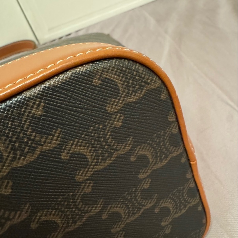 CELINE 標誌印花及牛皮革小號水桶包-9