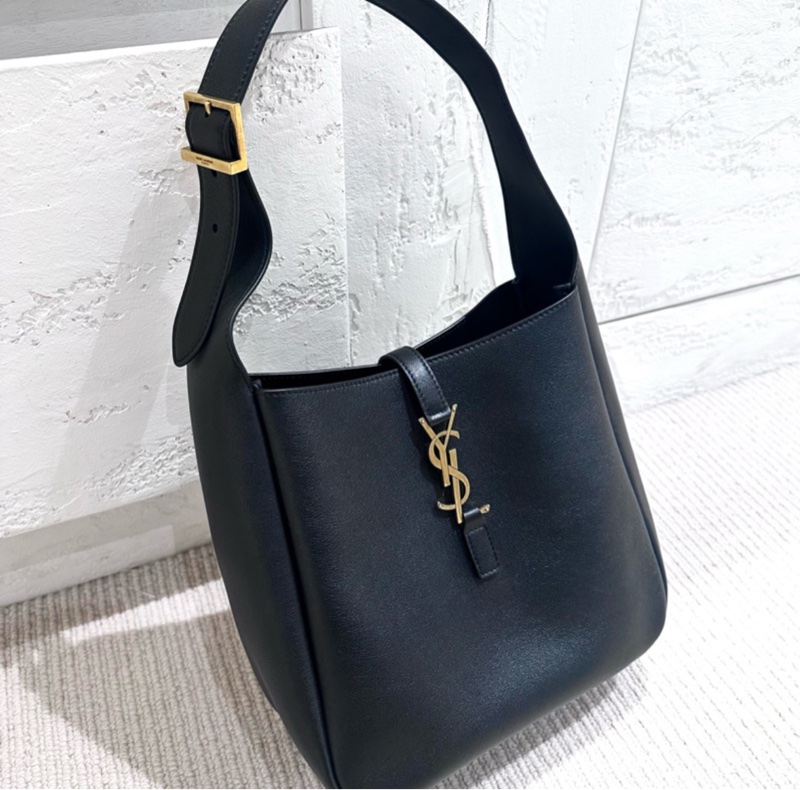 【全🆕】 YSL hobo small LE5A7 金色Logo粒面牛皮 Hobo 小號單肩袋 手提袋-0