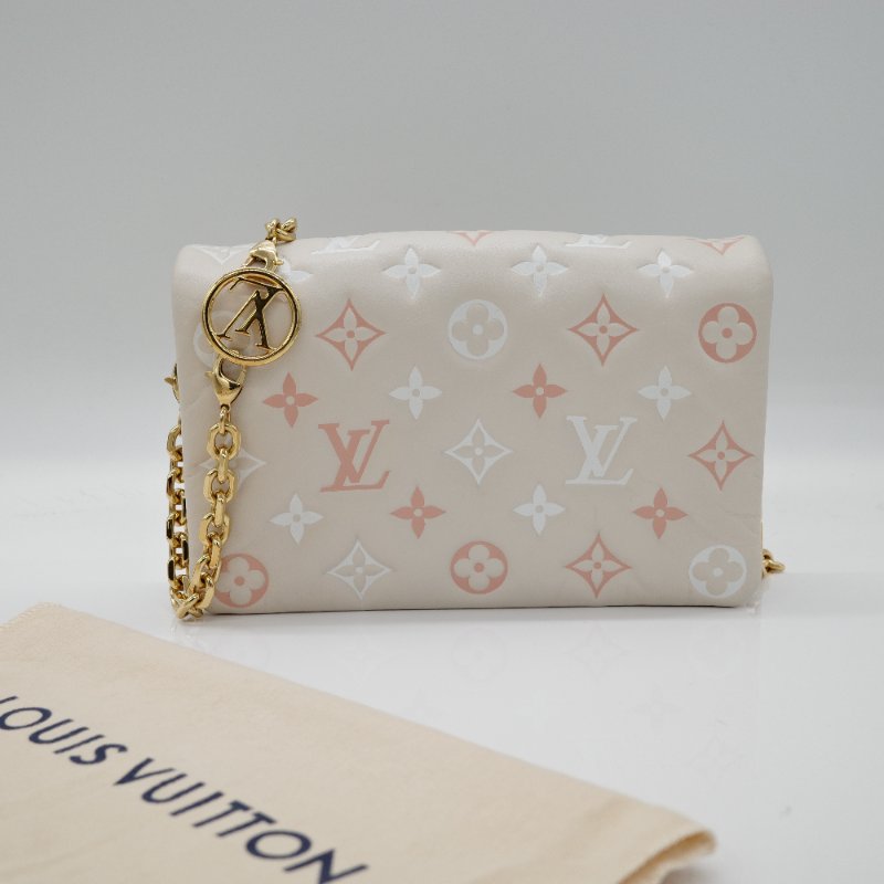 Louis Vuitton 路易威登 Pochette Coussin Logo立體羊皮壓印 泡芙包 鏈帶包 手拿包 斜挎包 |M82289-0