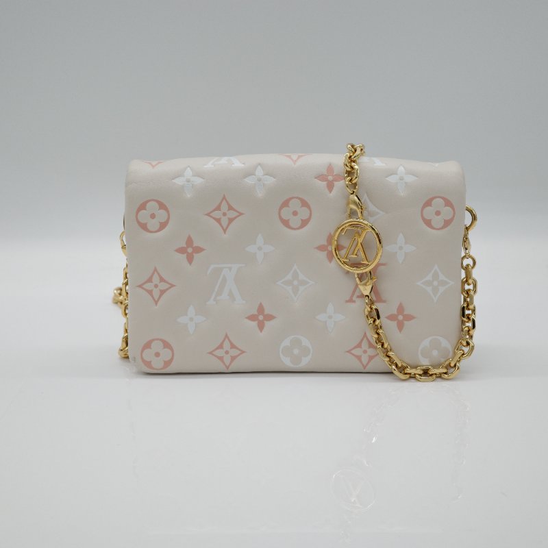 Louis Vuitton 路易威登 Pochette Coussin Logo立體羊皮壓印 泡芙包 鏈帶包 手拿包 斜挎包 |M82289-1