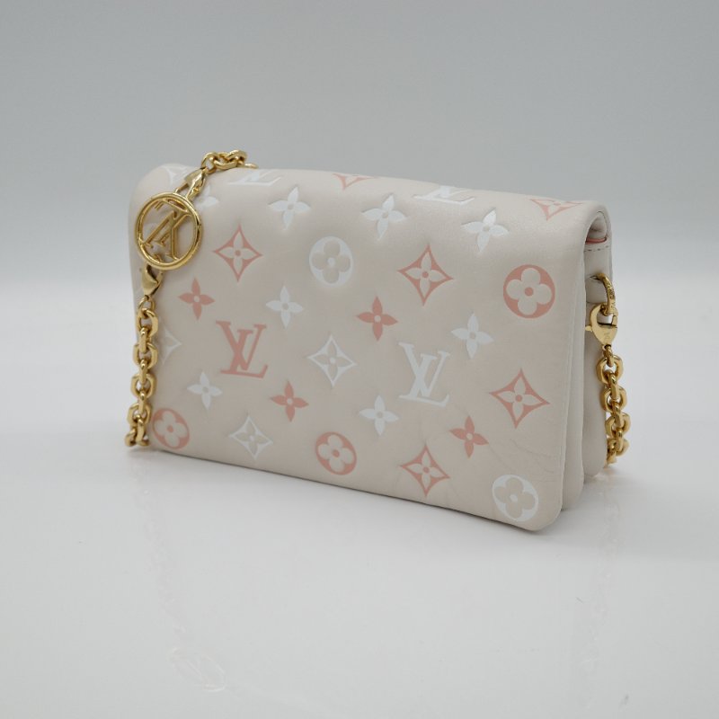 Louis Vuitton 路易威登 Pochette Coussin Logo立體羊皮壓印 泡芙包 鏈帶包 手拿包 斜挎包 |M82289-2