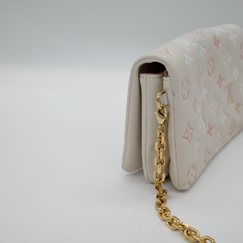 Louis Vuitton 路易威登 Pochette Coussin Logo立體羊皮壓印 泡芙包 鏈帶包 手拿包 斜挎包 |M82289-6