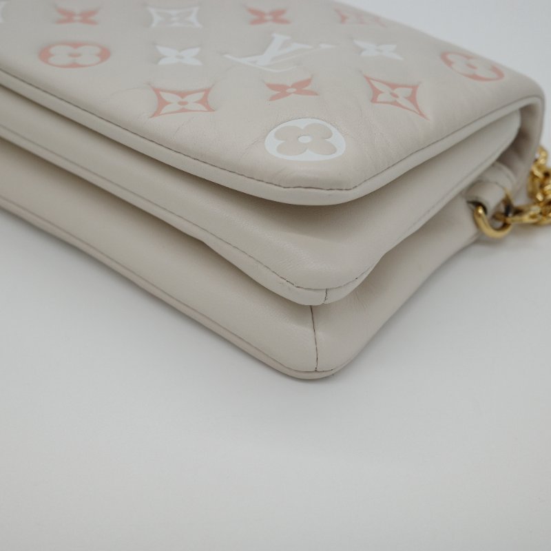 Louis Vuitton 路易威登 Pochette Coussin Logo立體羊皮壓印 泡芙包 鏈帶包 手拿包 斜挎包 |M82289-11