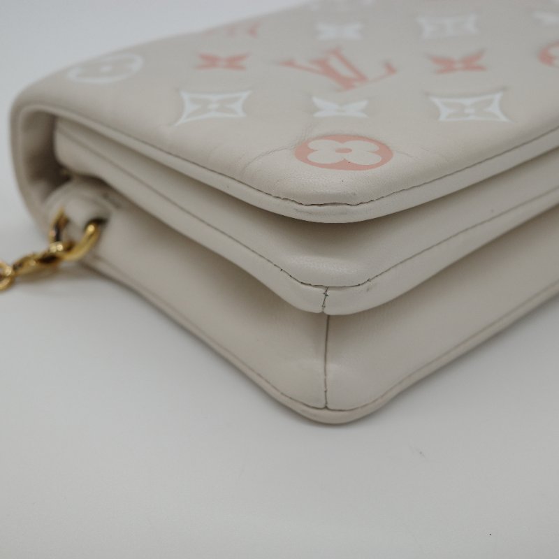 Louis Vuitton 路易威登 Pochette Coussin Logo立體羊皮壓印 泡芙包 鏈帶包 手拿包 斜挎包 |M82289-12