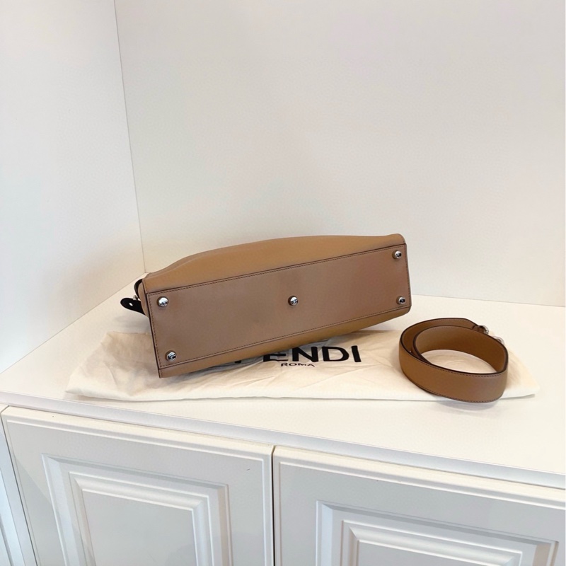 【98新🆕】Fendi peekaboo essentially 大象灰銀扣全皮手提包 斜挎包 單肩包-4