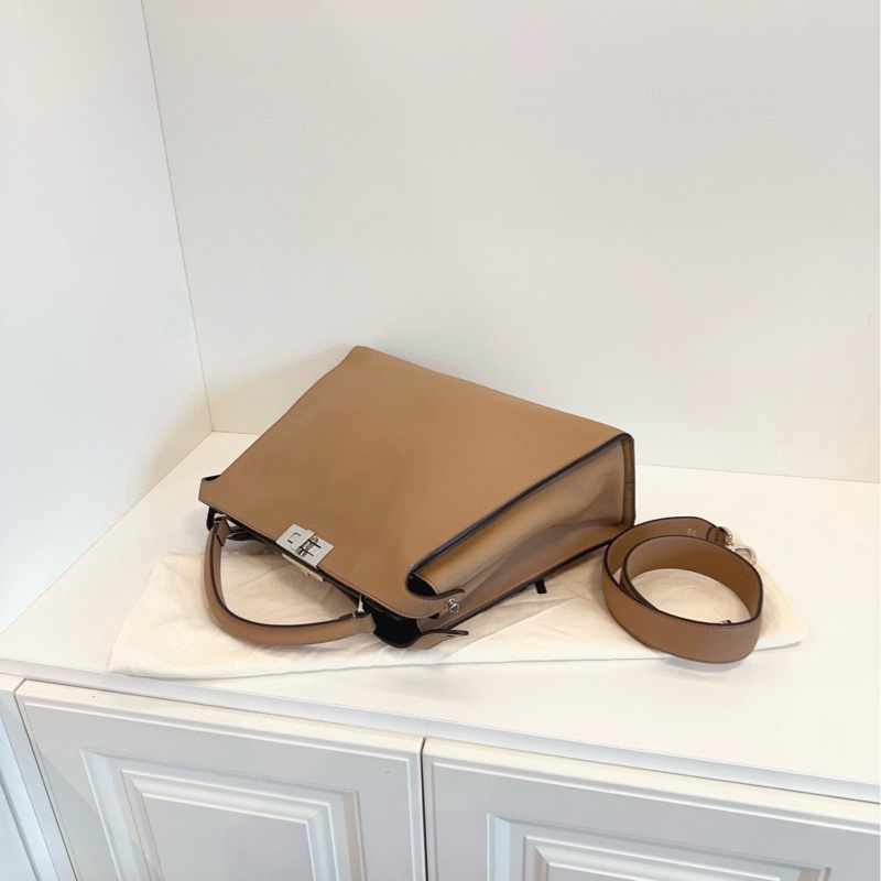 【98新🆕】Fendi peekaboo essentially 大象灰銀扣全皮手提包 斜挎包 單肩包-6