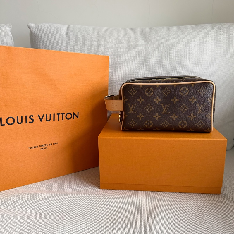 全新Louis Vuitton 收納包 化妝包 盥洗包 M83112 Trousse Toilette Locker Dopp Kit-0