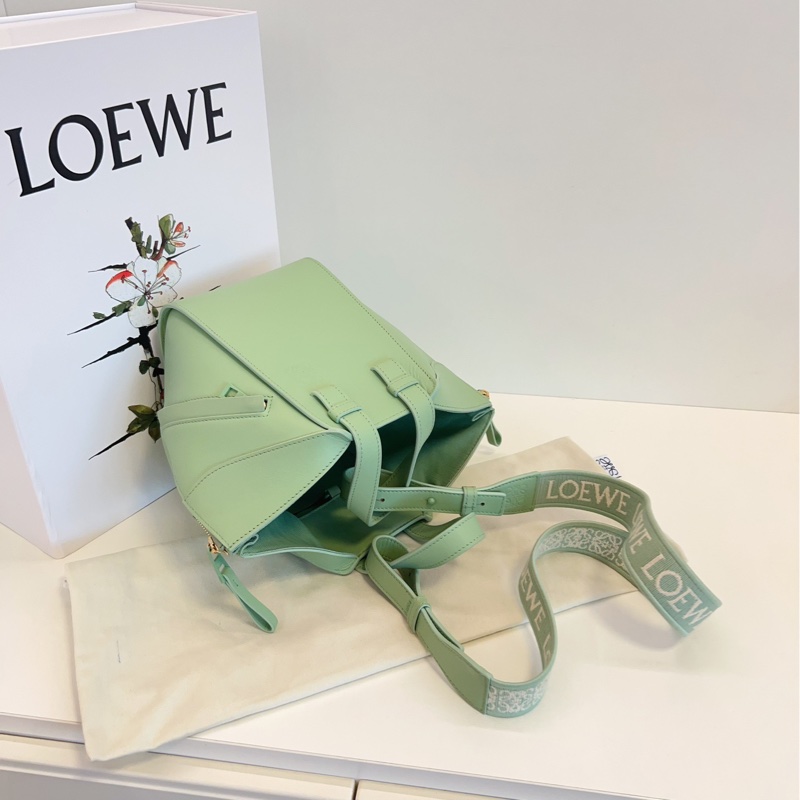 【99新🆕】Loewe新款Hammock秋葵綠釉 金扣 全logo刺繡寬肩帶 吊床包 手提包 斜挎包 單肩包小號-5