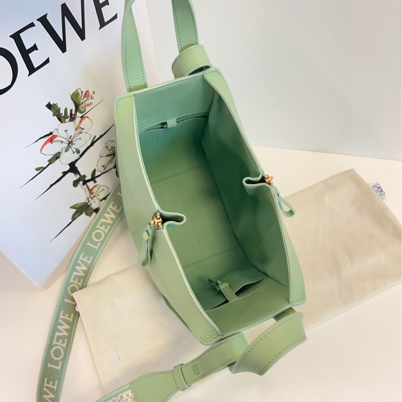 【99新🆕】Loewe新款Hammock秋葵綠釉 金扣 全logo刺繡寬肩帶 吊床包 手提包 斜挎包 單肩包小號-6