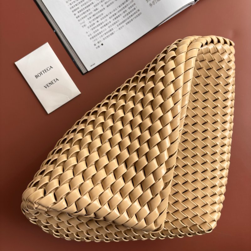 ::Bottega Veneta:: BV Structure Spazzolato 米黃色皮革斜面編織手拿包 結構設計 腋下包-0