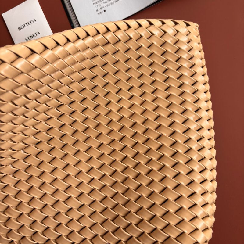 ::Bottega Veneta:: BV Structure Spazzolato 米黃色皮革斜面編織手拿包 結構設計 腋下包-2