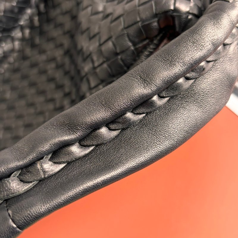 ::Bottega Veneta:: BV 黑色皮革編織手提包 腋下包 和尚包 HOBO-12