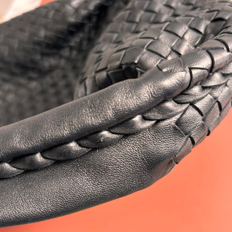 ::Bottega Veneta:: BV 黑色皮革編織手提包 腋下包 和尚包 HOBO-13