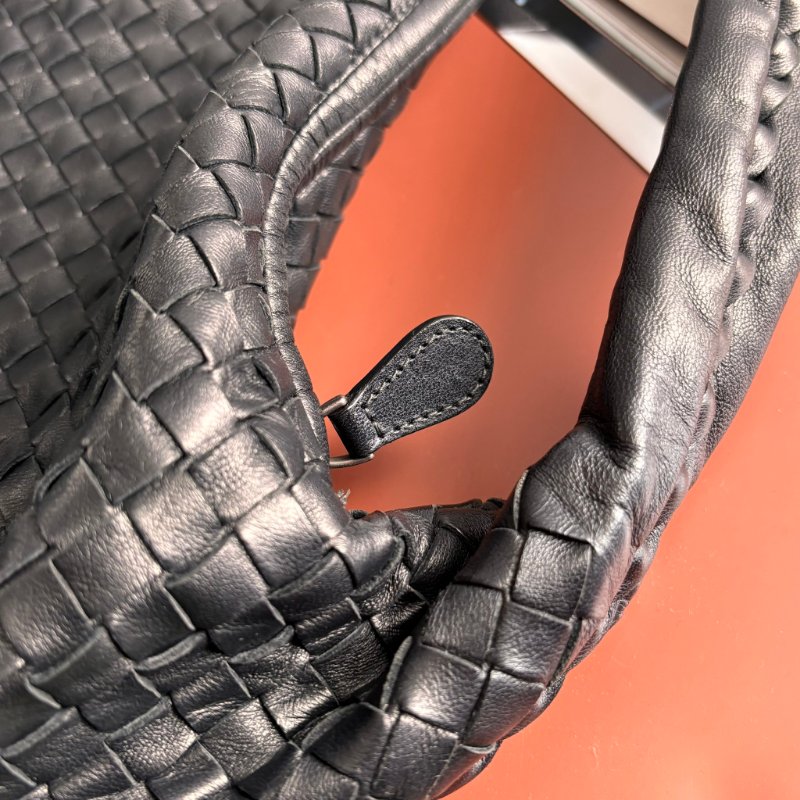 ::Bottega Veneta:: BV 黑色皮革編織手提包 腋下包 和尚包 HOBO-14