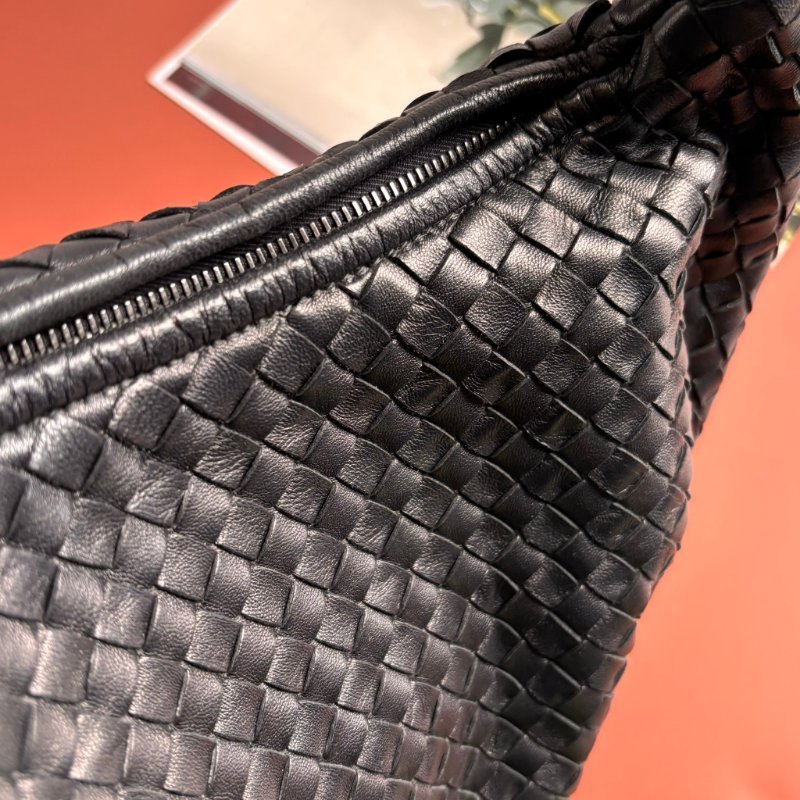 ::Bottega Veneta:: BV 黑色皮革編織手提包 腋下包 和尚包 HOBO-16