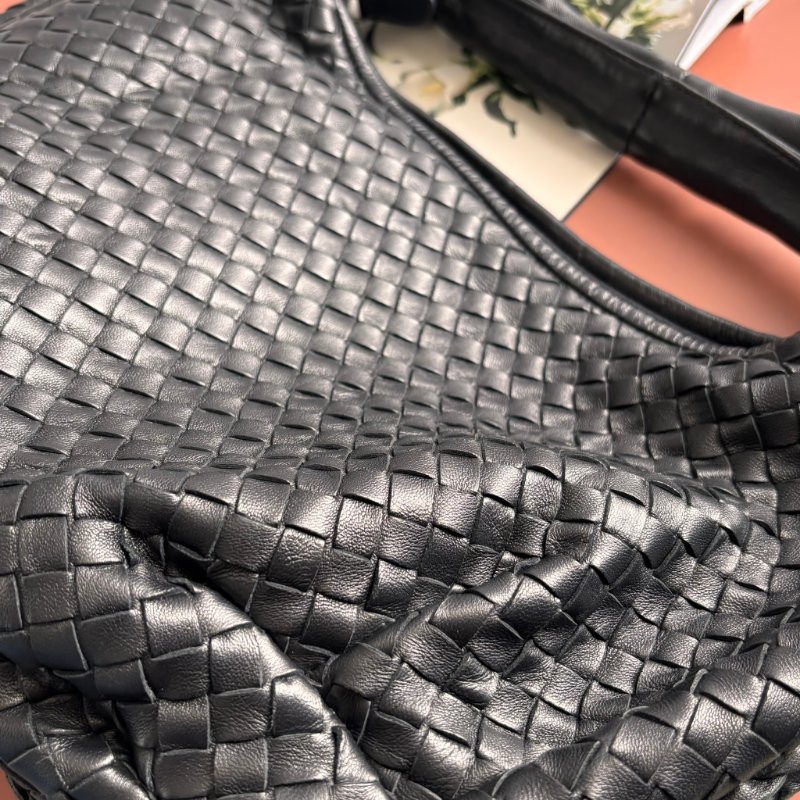 ::Bottega Veneta:: BV 黑色皮革編織手提包 腋下包 和尚包 HOBO-19