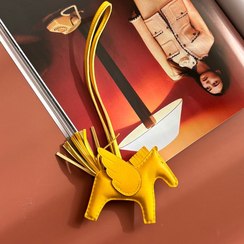 ::HERMES:: Rodeo Pegase PM Charm 黃色小飛馬吊飾-1