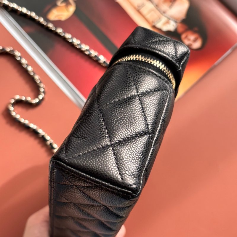 ::CHANEL:: 香奈兒 AP4385 黑色經典格紋 化妝箱鏈包 Vanity Case Fall-Winter 2025/26 Pre-Collection-7