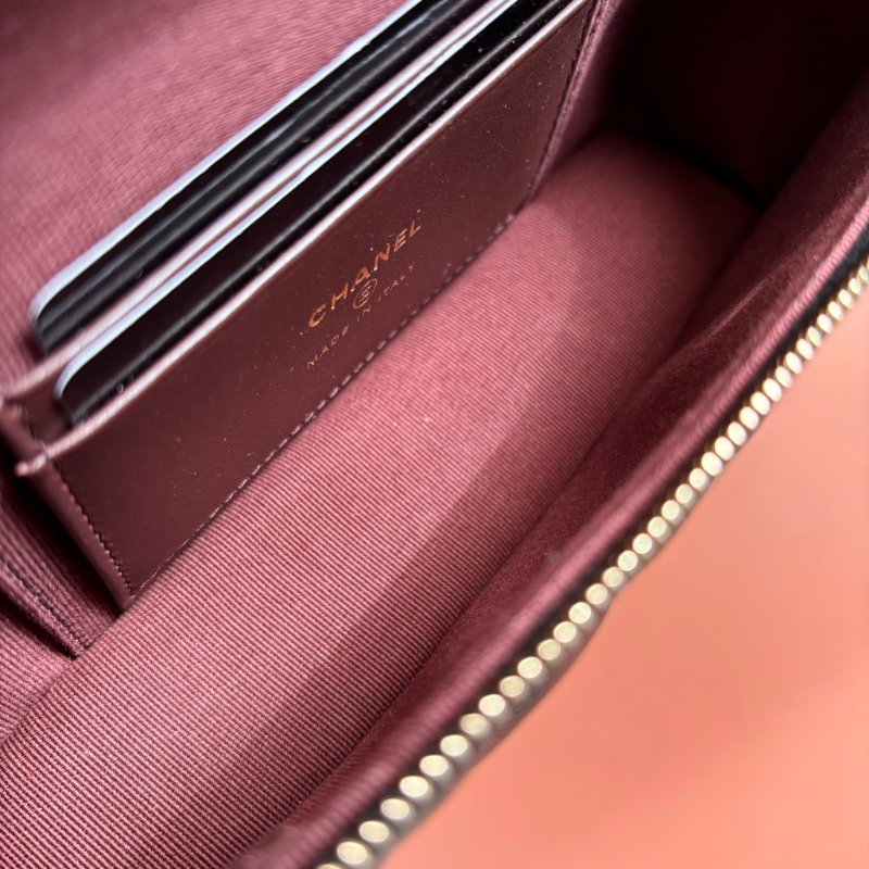 ::CHANEL:: 香奈兒 AP4385 黑色經典格紋 化妝箱鏈包 Vanity Case Fall-Winter 2025/26 Pre-Collection-10