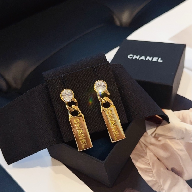 【98新帶盒🆕】Chanel康鵬金銘牌‘小金條’字母吊飾白水鑽耳釘-0