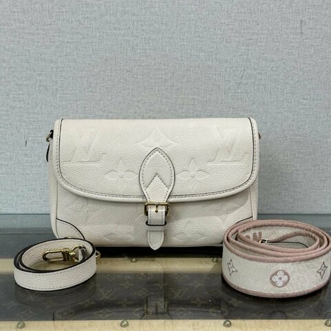 LV 白金手提肩背斜背包法棍包芯片款 24*16*10 98新配件塵袋