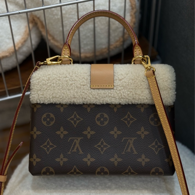 (台灣專櫃購證🇹🇼全配)Lv Locky BB ✨2022秋冬羊絨走秀款-1