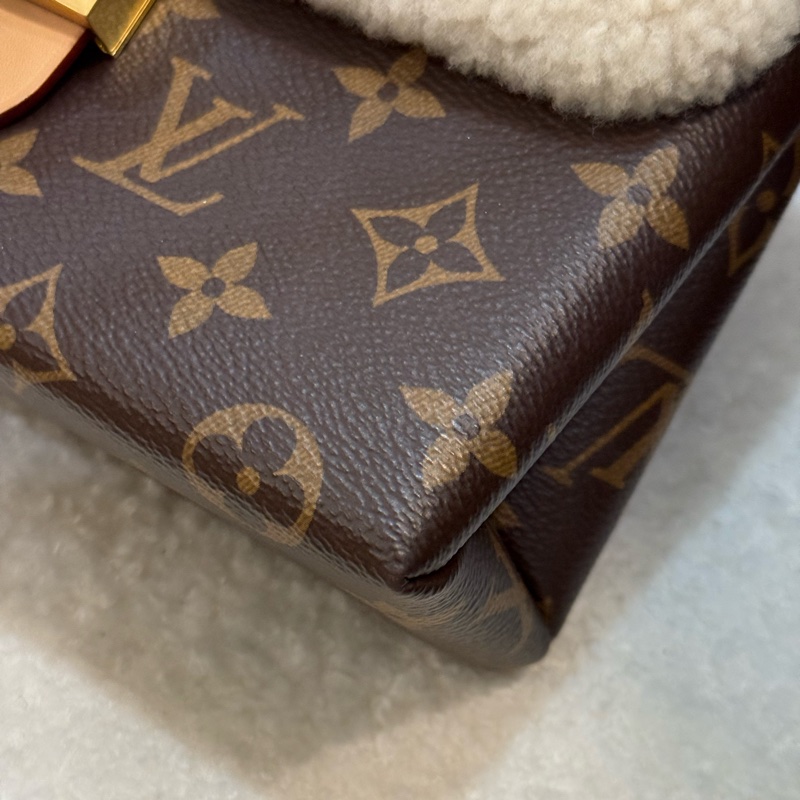 (台灣專櫃購證🇹🇼全配)Lv Locky BB ✨2022秋冬羊絨走秀款-8