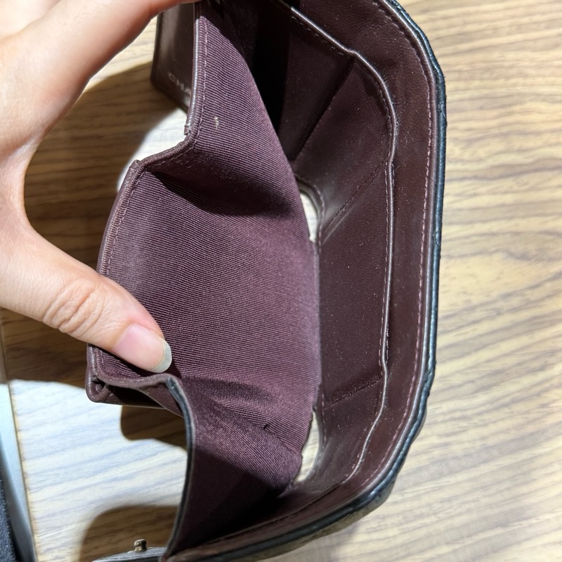 Chanel 羊皮三折短夾銀扣-3