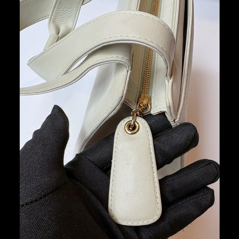 Chanel 淡灰綠皮革繡山茶花小手提/肩側包-4