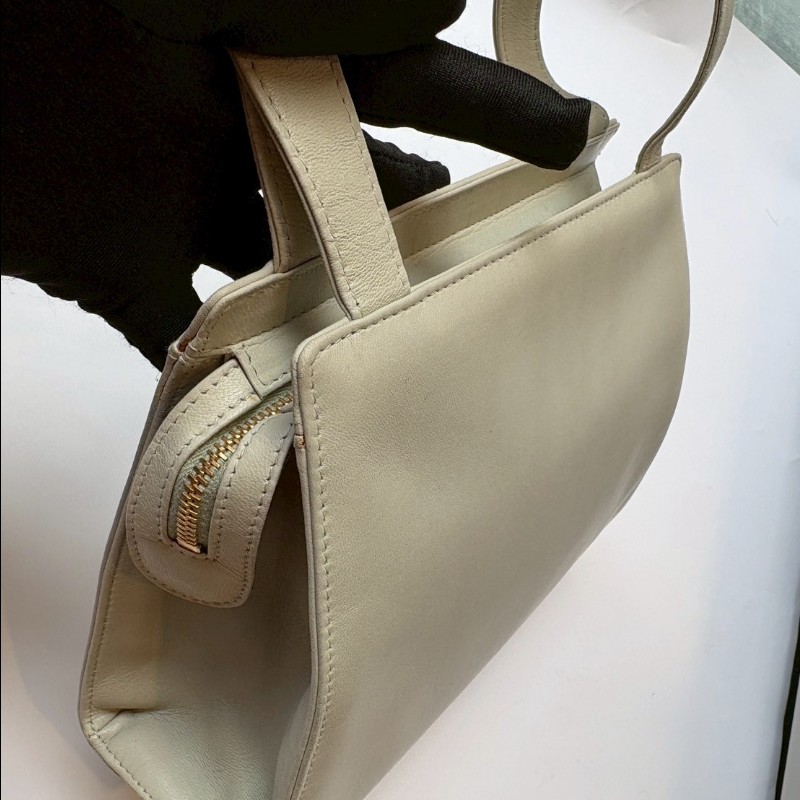 Chanel 淡灰綠皮革繡山茶花小手提/肩側包-14