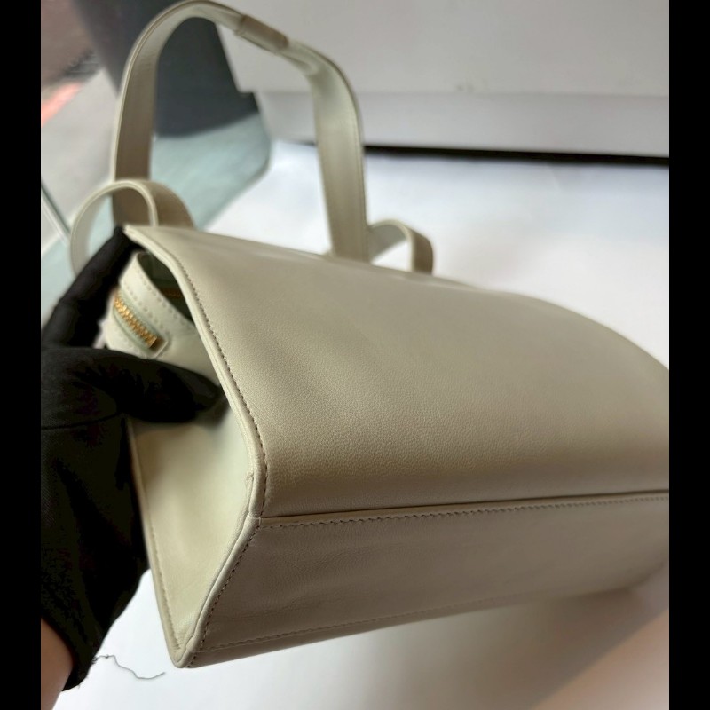 Chanel 淡灰綠皮革繡山茶花小手提/肩側包-15