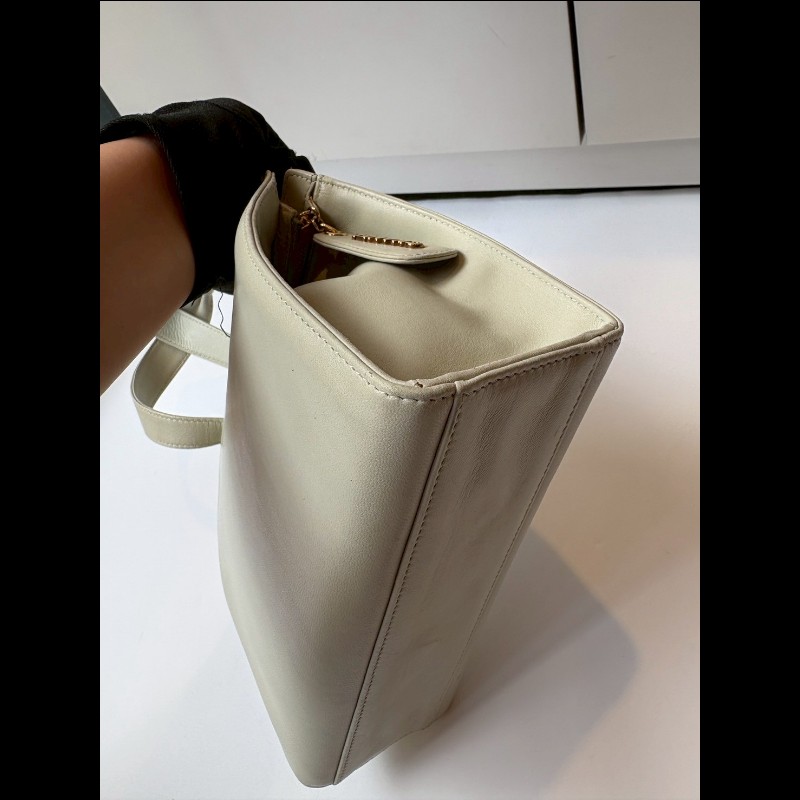 Chanel 淡灰綠皮革繡山茶花小手提/肩側包-16