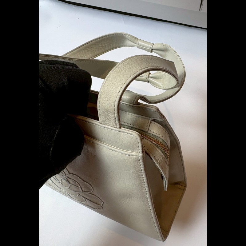 Chanel 淡灰綠皮革繡山茶花小手提/肩側包-18