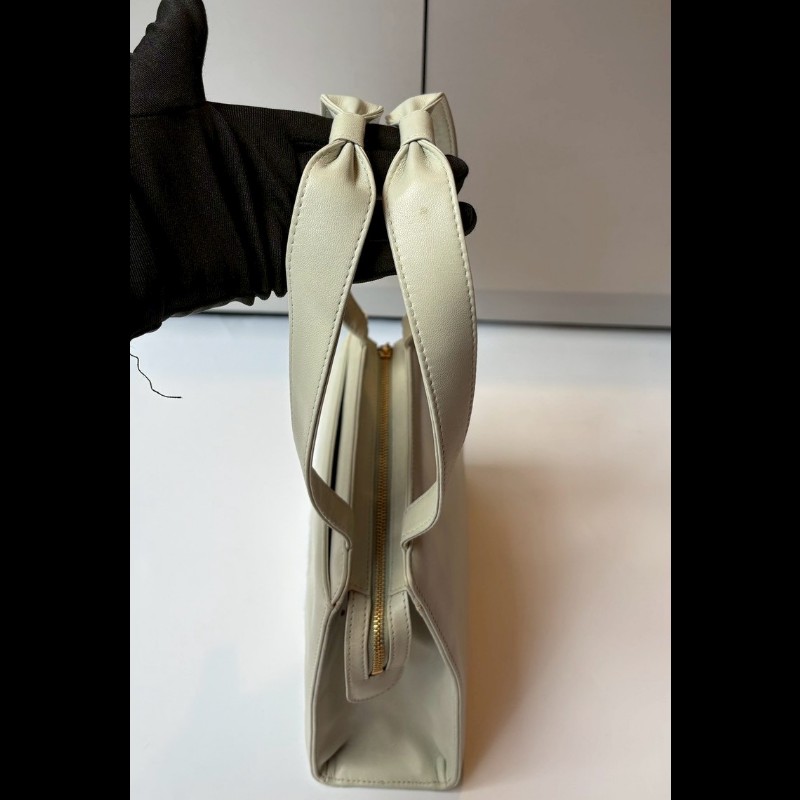 Chanel 淡灰綠皮革繡山茶花小手提/肩側包-22